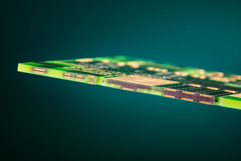 Partial integration of copper profiles into the printed circuit board